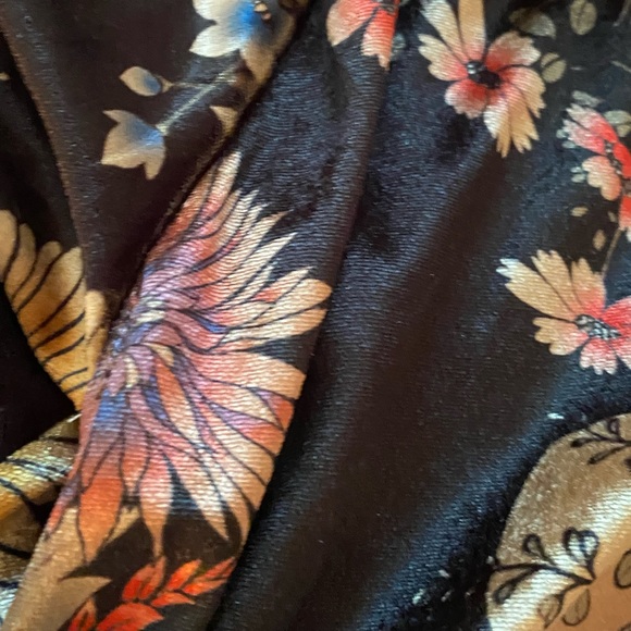 Zara Velvet Flower Print body suite/blouse S, seamless bottom, hardly worn - Picture 7 of 8